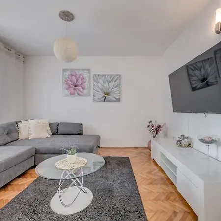 Apartment New- 3 Bedroom In *