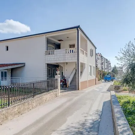 New- 3 Bedroom In Apartment *