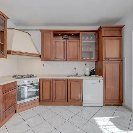 New- 3 Bedroom In Apartment