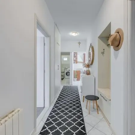 New- 3 Bedroom In Apartment