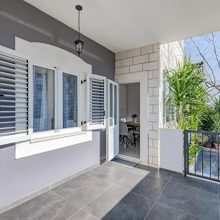 New- 3 Bedroom In Apartment Trogir
