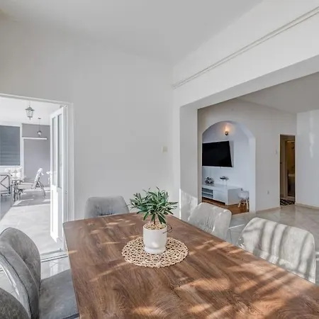 New- 3 Bedroom In Apartment Trogir