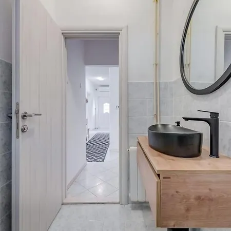 New- 3 Bedroom In Apartment Trogir