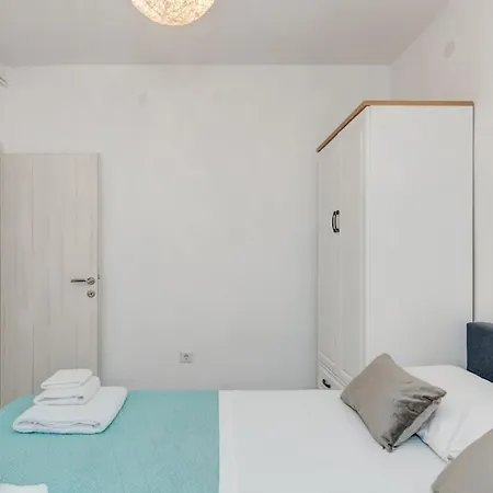 New- 3 Bedroom In Apartment
