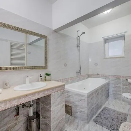 Apartment New- 3 Bedroom In *