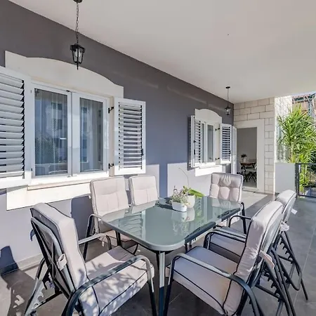 New- 3 Bedroom In Apartment Trogir