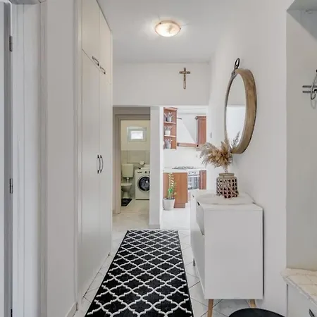 New- 3 Bedroom In Apartment *